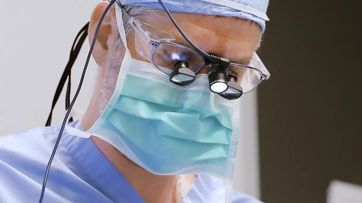 How are floaters, flashes, and retinal tears diagnosed